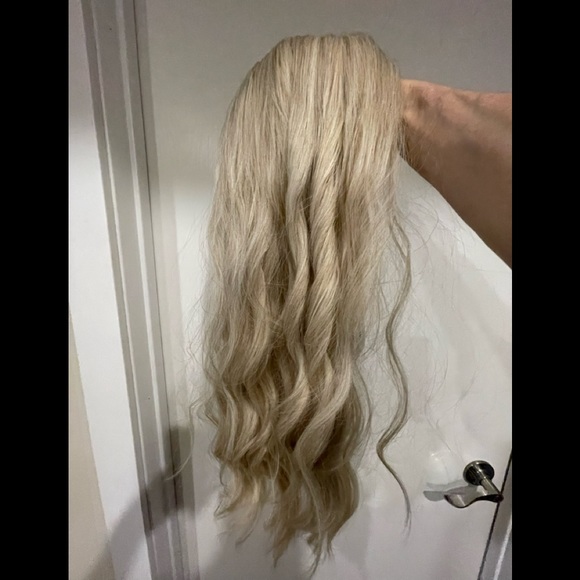 white matte wig long butter blonde beach waves wig bangs middle part 24” NWT - Picture 14 of 16